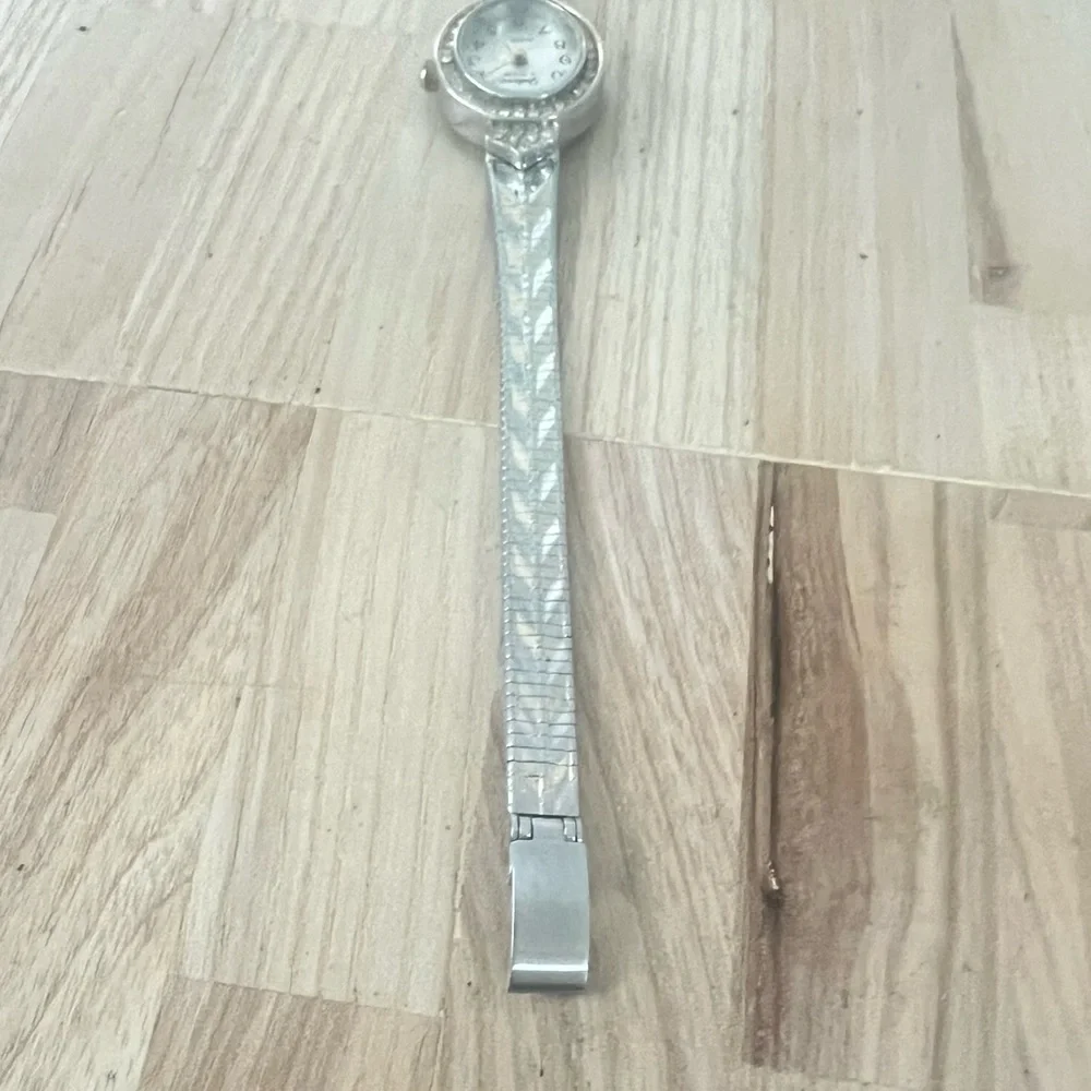 Galaxie by Elgin ladies two tone oval dress watch NEW BATTERY